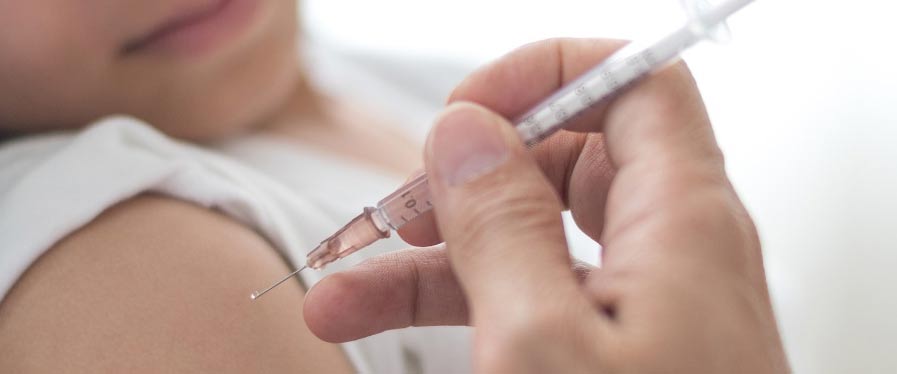 Dr. Yeung Ho Hong(楊浩康) explains Possible Reactions to Childhood Vaccination